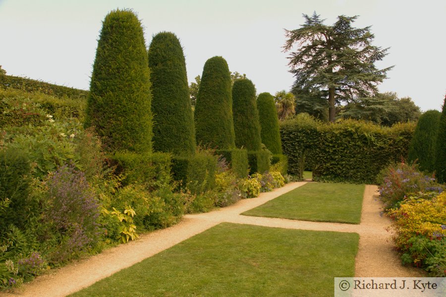 The Pillar Garden, Hidcote Manor Garden, Gloucestershire