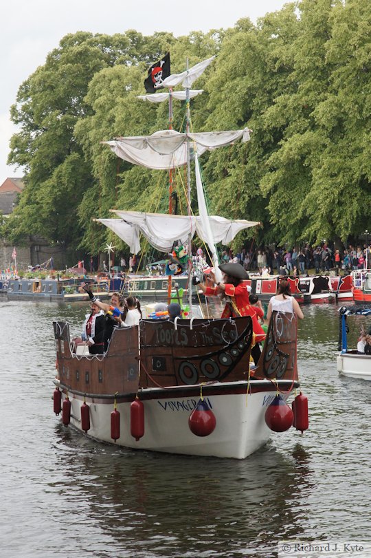 Voyager III, Afternoon Parade, Evesham River Festival 2011