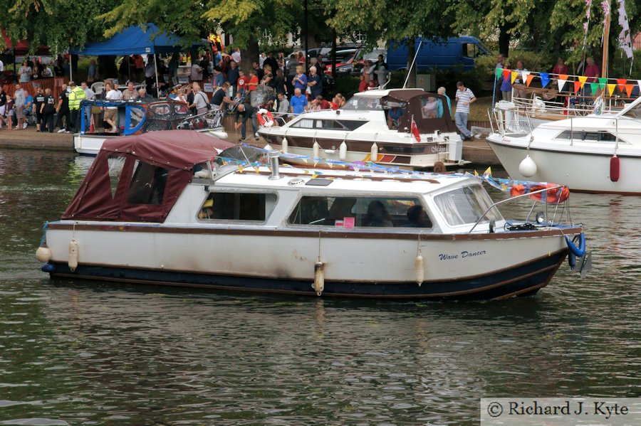 Wave Dancer, Afternoon Parade, Evesham River Festival 2011