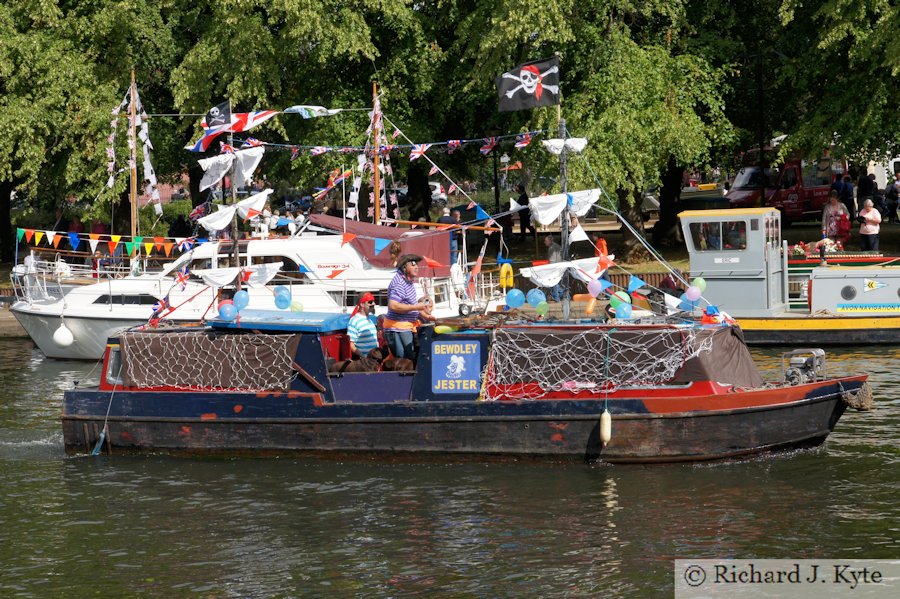 "Bewdley Jester", Afternoon Parade, Evesham River Festival 2011