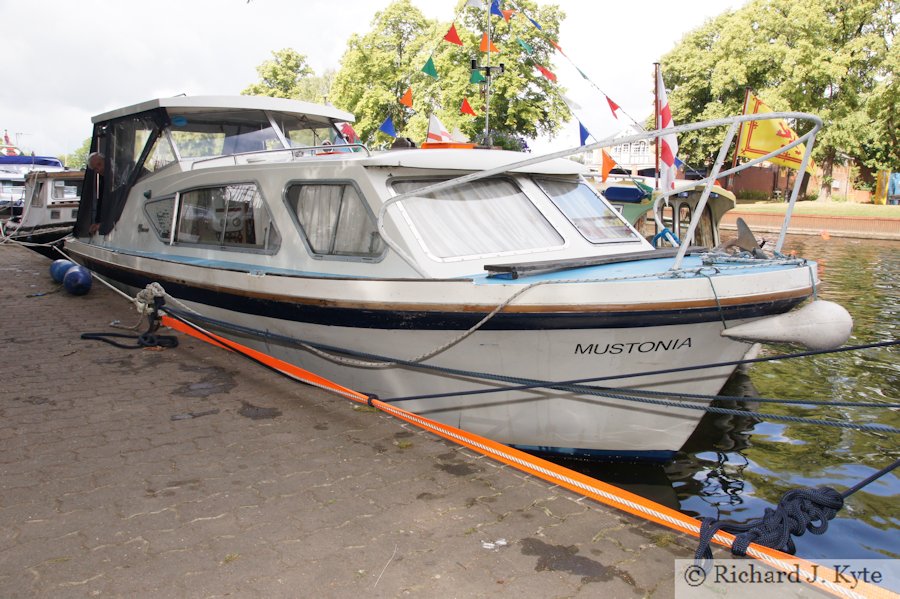 "Mustonia", Evesham River Festival 2011