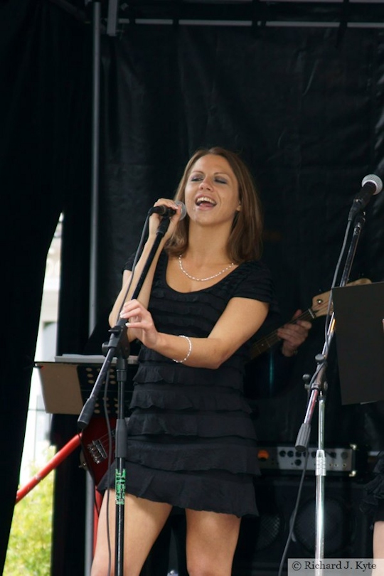 Singer, John Wood Splinters Band, Evesham River Festival 2011