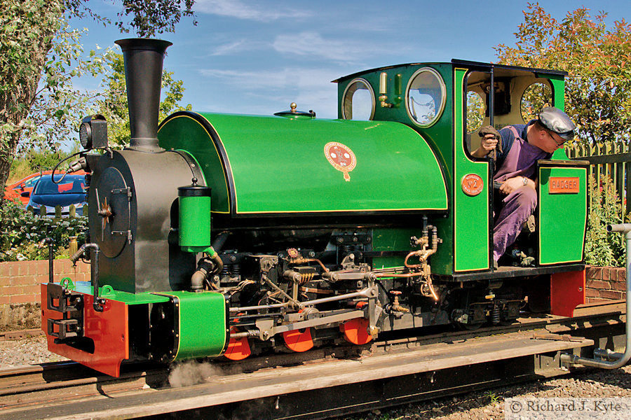 Kirklees Light Railway (Whistlestop Valley) "Badger"on Twyford Turntable, Evesham Vale Light Railway Gala 2023