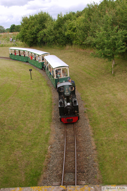 "Dougal" approaches the tunnel, Evesham Vale Light Railway Heritage Transport Gala 2021