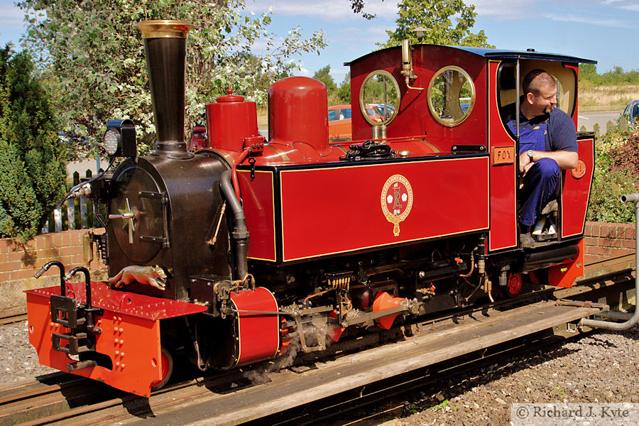 Kirklees Light Railway (Whistlestop Valley) "Fox" on Twyford Turntable, Evesham Vale Light Railway Gala 2023