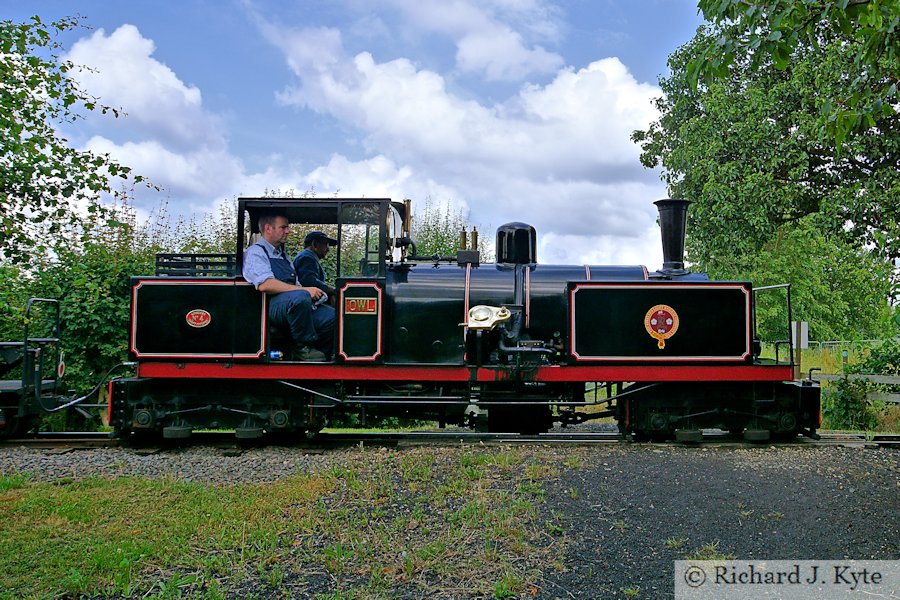 Kirklees Light Railway "Owl" heads for Country Park Halt, Evesham Vale Light Railway Gala 2019