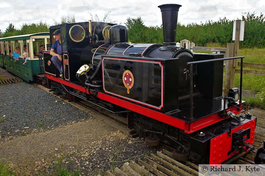 Kirklees Light Railway "Owl" heads for Country Park Halt, Evesham Vale Light Railway Gala 2019