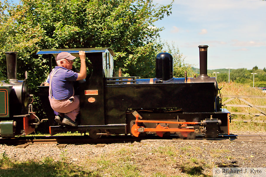 Rhiw Valley Railway "Powys" heads for Country Park Halt, Evesham Vale Light Railway Gala 2022