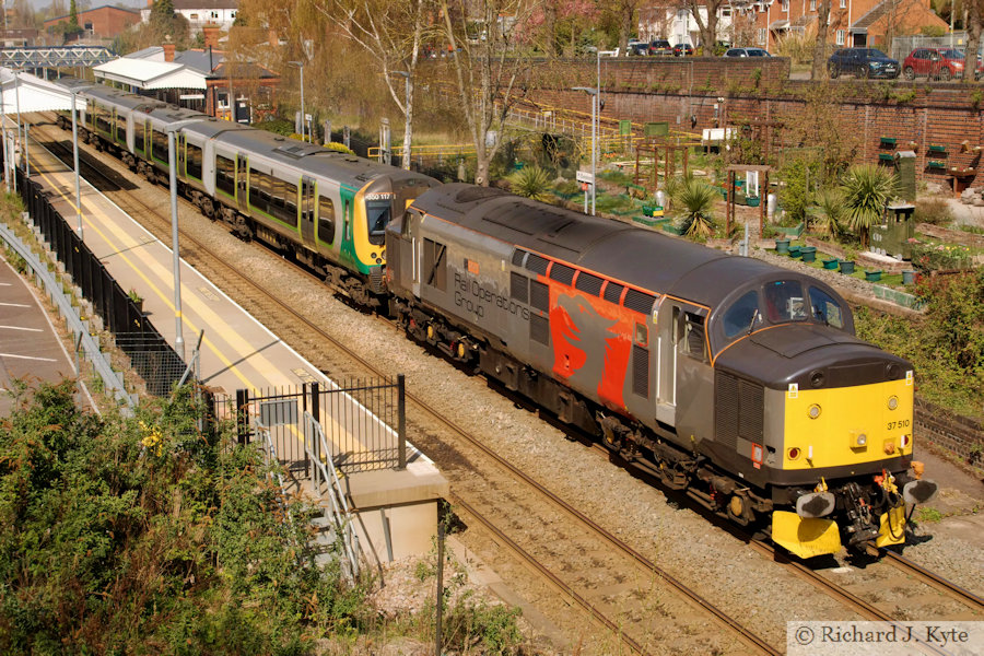 Rail Operations Group/Europhoenix class 37 diesel no. 37510 "Orion" at Evesham with service 594Z to Long Marston