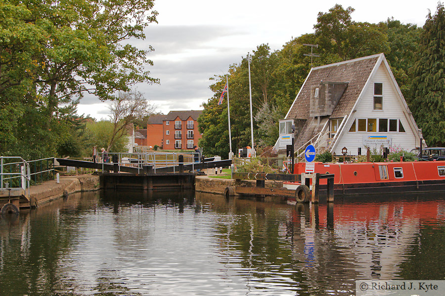 Evesham Lock, Worcestershire