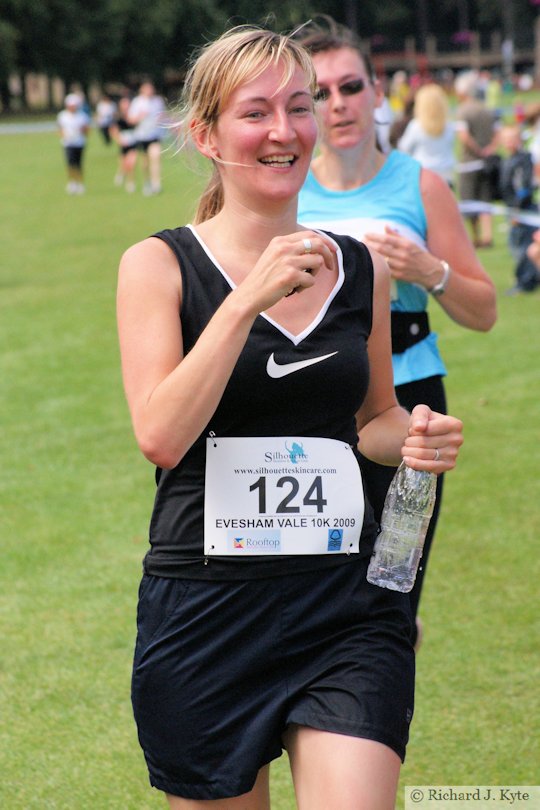 Runner 124, Evesham Vale 10K Race 2009