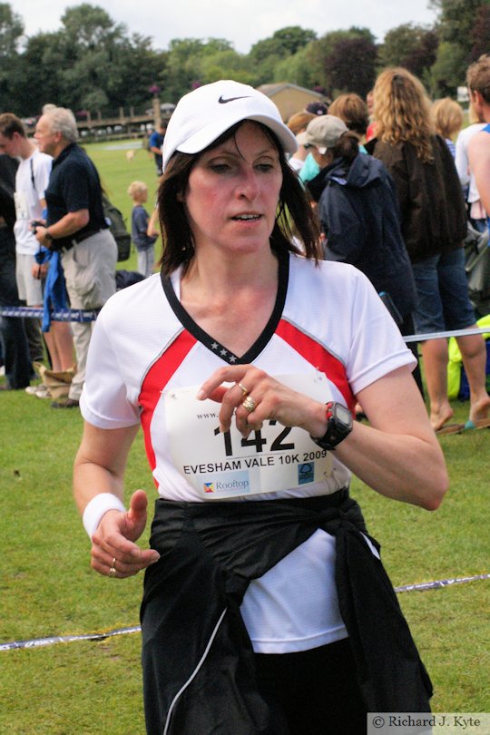Runner 142, Evesham Vale 10K Race 2009