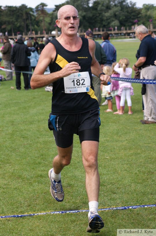 Runner 182, Evesham Vale 10K Race 2009