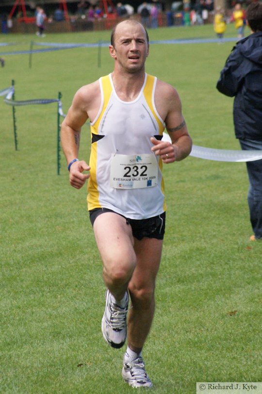 Runner 232, Evesham Vale 10K Race 2009
