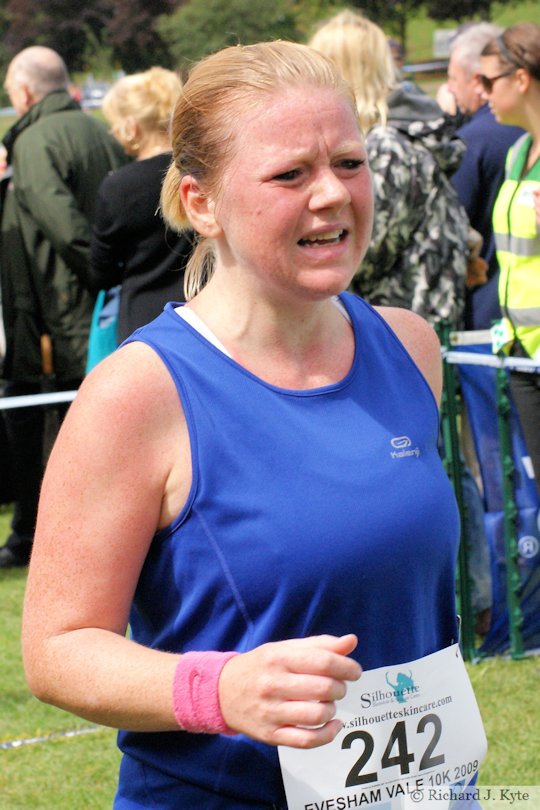 Runner 242, Evesham Vale 10K Race 2009