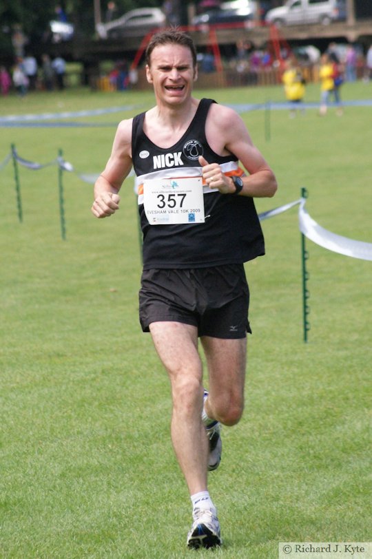 Runner 357, Evesham Vale 10K Race 2009