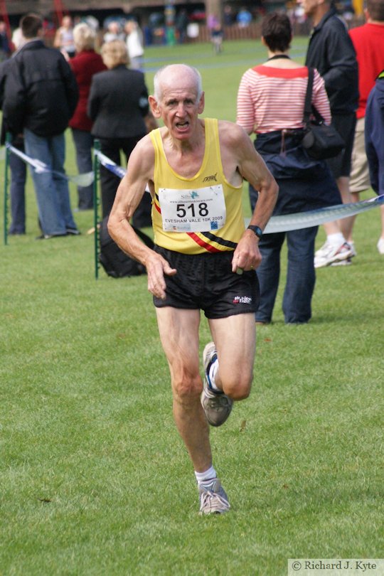 Runner 517, Evesham Vale 10K Race 2009