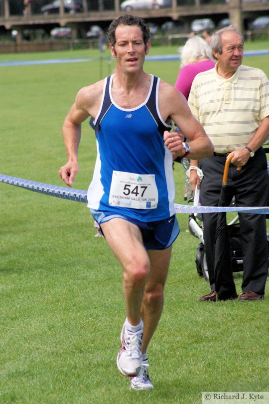 Runner 547, Evesham Vale 10K Race 2009