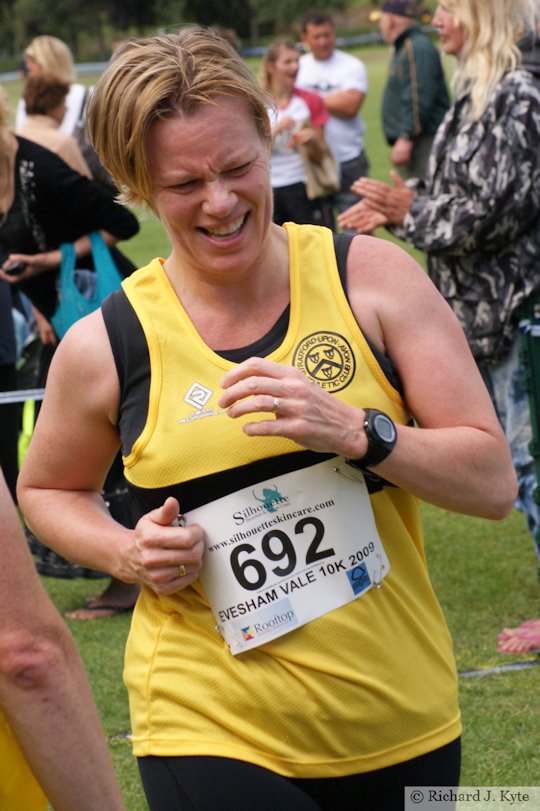 Runner 692, Evesham Vale 10K Race 2009