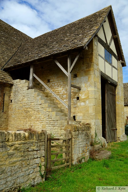 The entrance to Bredon Barn, Worcestershire