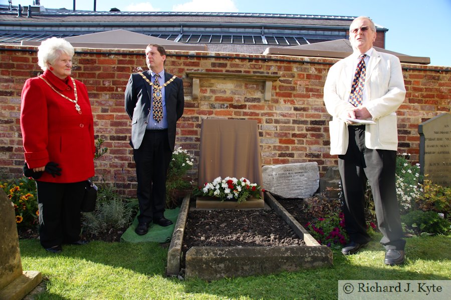 Mayoress Diana Raphael, Mayor Robert Raphael and Chairman of the Vale of Evesham Historical Society, Mr John Kyte, Unitarian Chapel, Evesham, Worcestershire