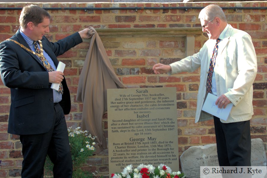 Mayor Robert Raphael and Chairman of the Vale of Evesham Historical Society, Mr John Kyte unveil the new headstone on George May's Grave, Unitarian Chapel, Evesham, Worcestershire