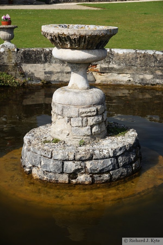 Fountain, Lodge Park, Gloucestershire