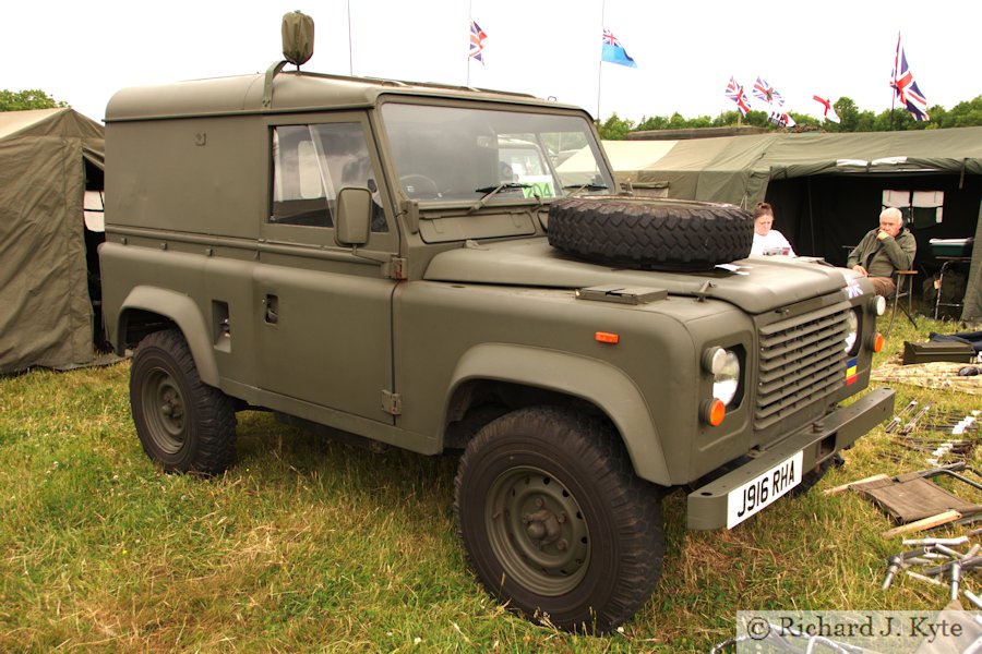 Exhibit Green 204 - Land Rover 90 Defender FFR (916 RHA), Wartime in the Vale 2015