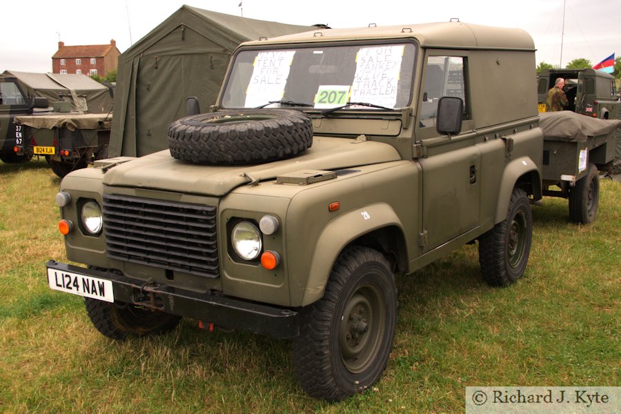 Exhibit Green 207 - Land Rover 90 Defender (L124 NAW), Wartime in the Vale 2015