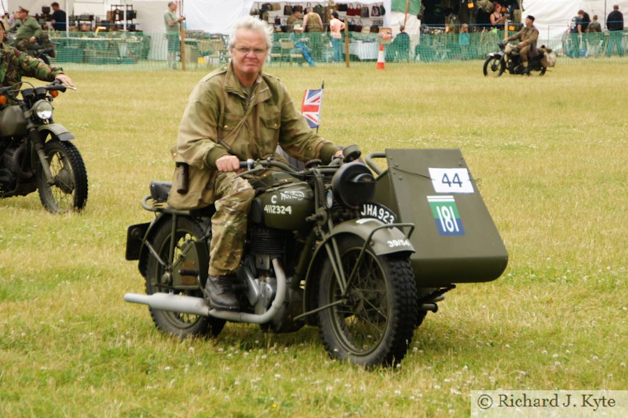 Exhibit White 44 - Norton Big 4 Combination (JHA 923/C4112324), Wartime in the Vale 2015