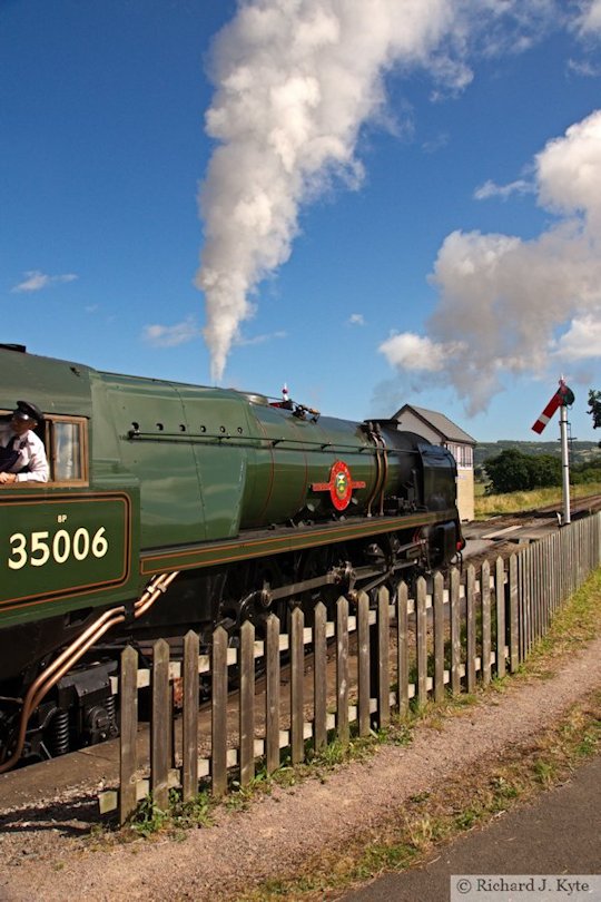 SR Merchant Navy Class no 35006 Peninsular & Oriental S. N. Co departs Cheltenham Racecourse, Gloucestershire Warwickshire Railway