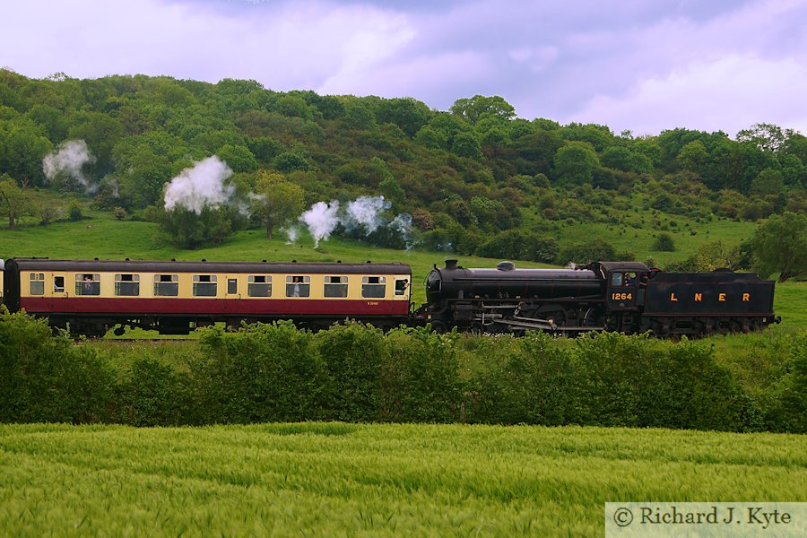 LNER B1 Class no. 1264 approaches Gotherington Halt, Gloucestershire Warwickshire Railway