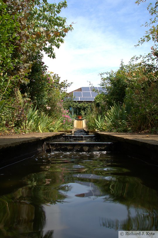 Water Feature, Garden 2 : "Lansdowne House", Fladbury Walkabout 2017