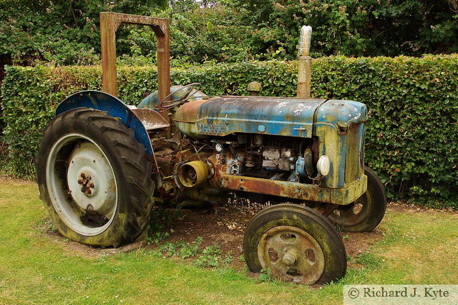 Fordson Major Tractor, Garden 11 : Long Acre, Fladbury Walkabout 2017