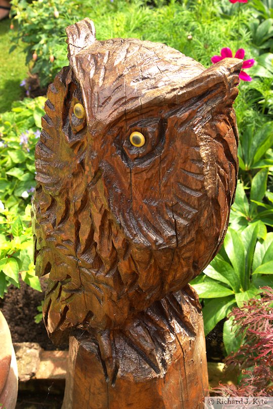 Eagle Owl Carving, Garden 17 : Valentine Cottage, Fladbury Walkabout 2017