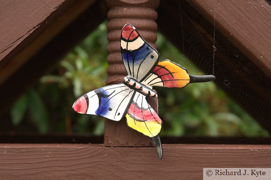 Birdtable Decoration, Garden 23 : Popyn Cottage, Fladbury Walkabout 2017