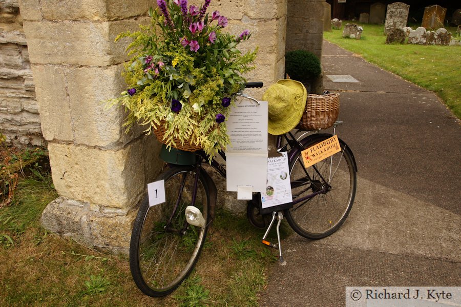 Flower Arrangement 1 : Mrs Communicator, Fladbury Walkabout 2017