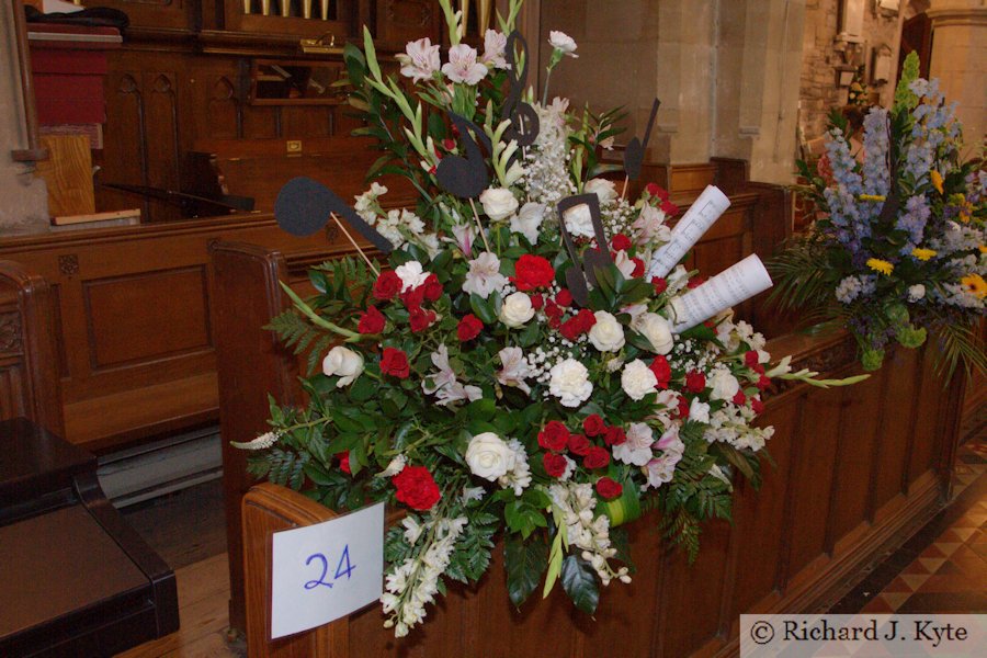 Flower Arrangement 24 : Flaeda Singers, Fladbury Walkabout 2017