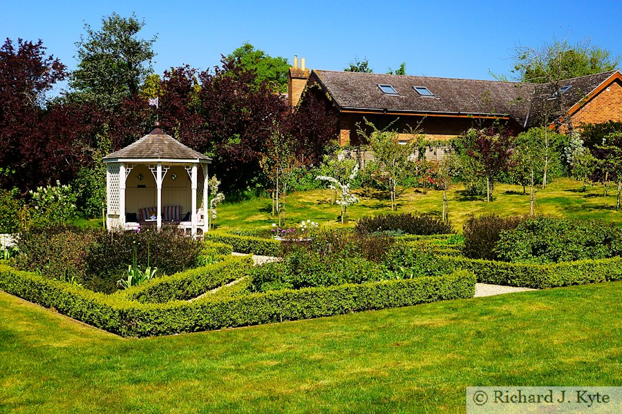 Garden 13 : Southern Court, Cropthorne Walkabout 2018