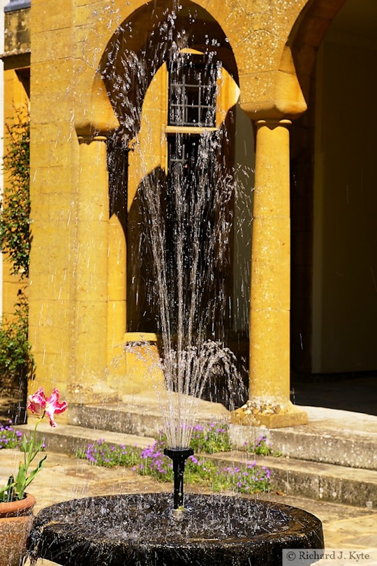 Fountain, Garden 18 : Brook House, Cropthorne Walkabout 2018