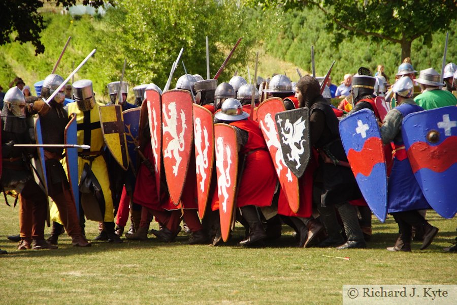 Battle of Evesham 2018 Re-enactment : The arrowhead fails to break through the Royalist line