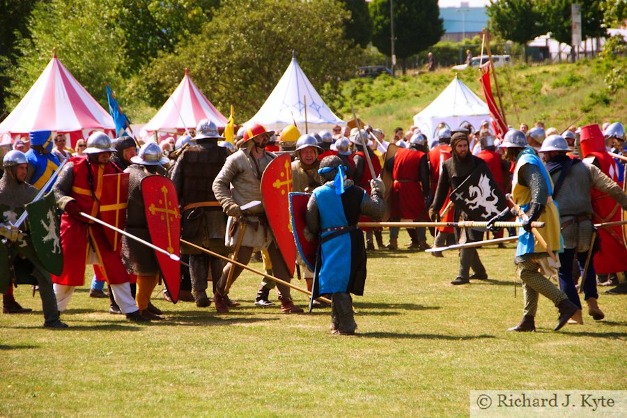 Battle of Evesham 2018 Re-enactment : De Montfort's army is beaten back