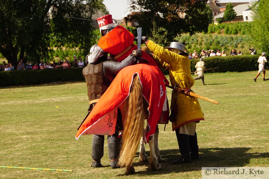 Battle of Evesham 2018 Re-enactment : Simon De Montfort is pulled from his horse