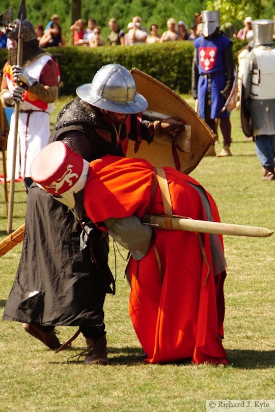 Battle of Evesham 2018 Re-enactment : Simon De Montfort is slain