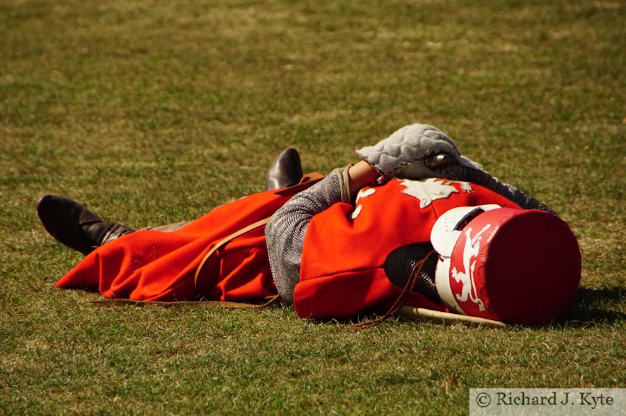 Battle of Evesham 2018 Re-enactment : De Montforts body lies on the battlefield