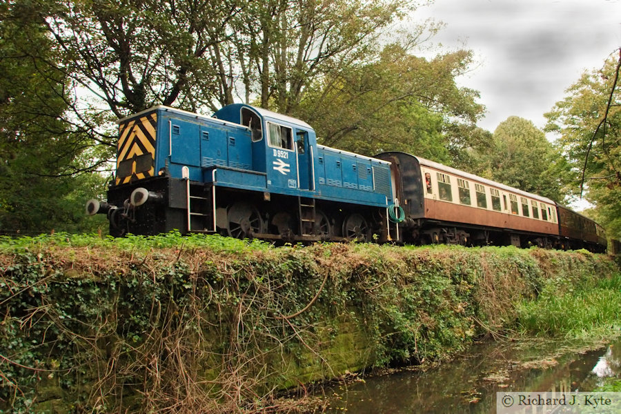 Class 14 Diesel-hydraulic no. D9521 passes through St Mary's Halt with a Lydney Junction-bound train, Dean Forest Railway 50th Anniversary Gala, Gloucestershire