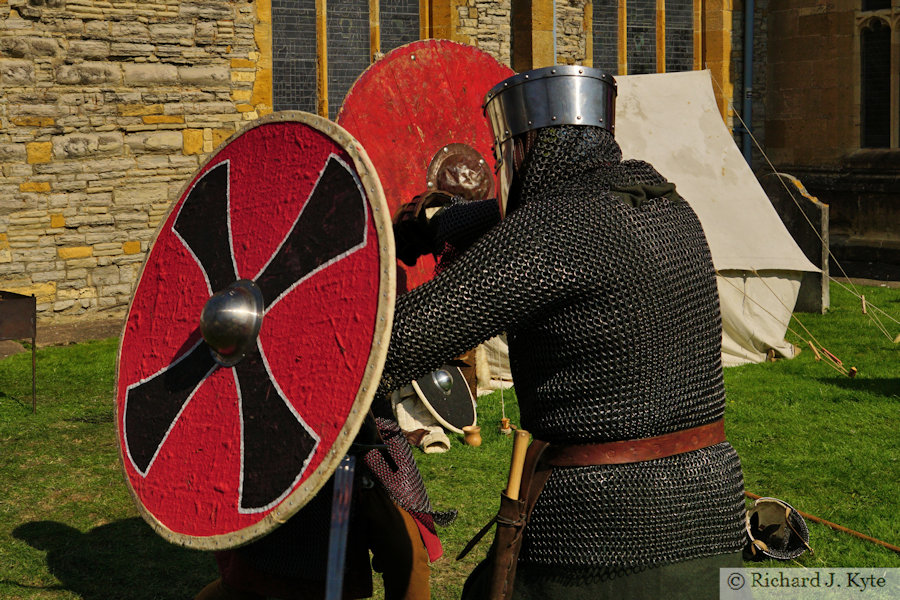 Swordfight, "Daenu Broedr" Re-enactors, Evesham Medieval Market 2020