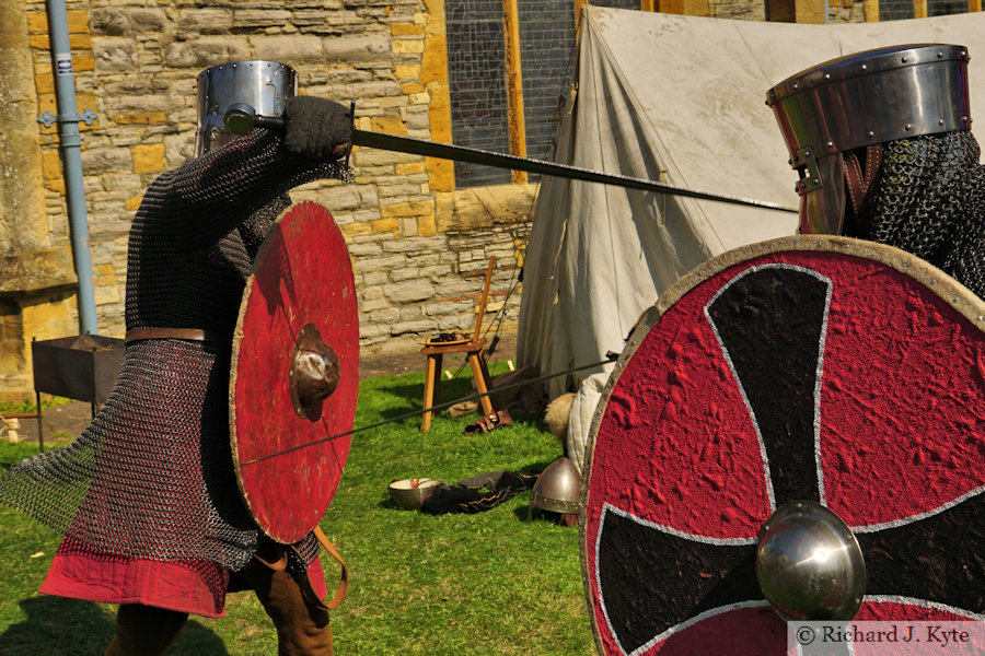 Swordfight, "Daenu Broedr" Re-enactors, Evesham Medieval Market 2020