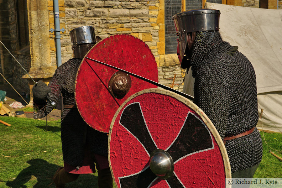 Swordfight, "Daenu Broedr" Re-enactors, Evesham Medieval Market 2020