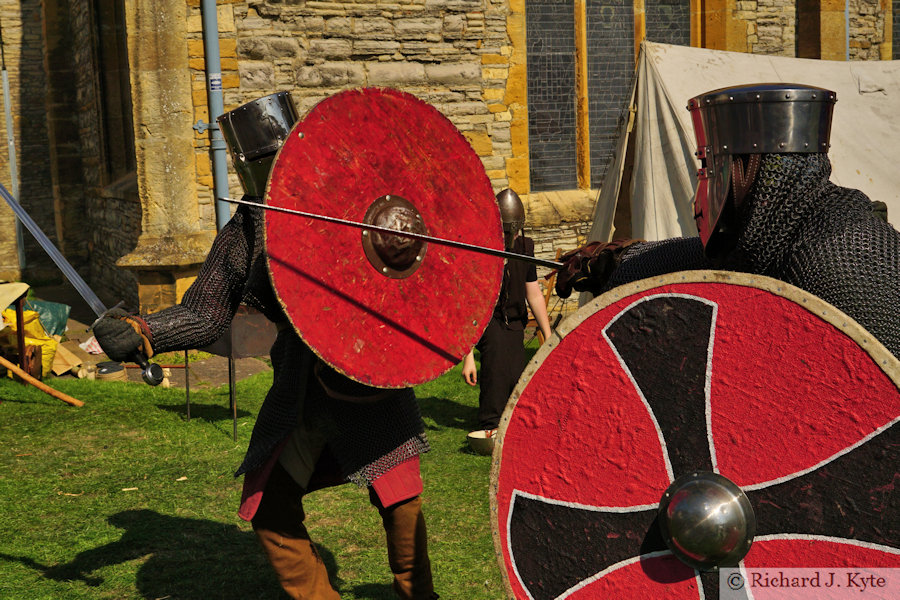 Swordfight, "Daenu Broedr" Re-enactors, Evesham Medieval Market 2020